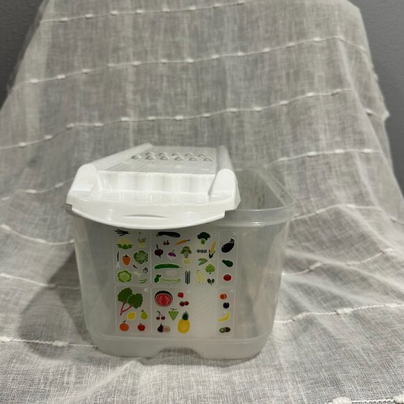 TupperWare FridgeSmart Medium Deep w grater/slicer add-on, Fresh Fridge Storage - Picture 9 of 11